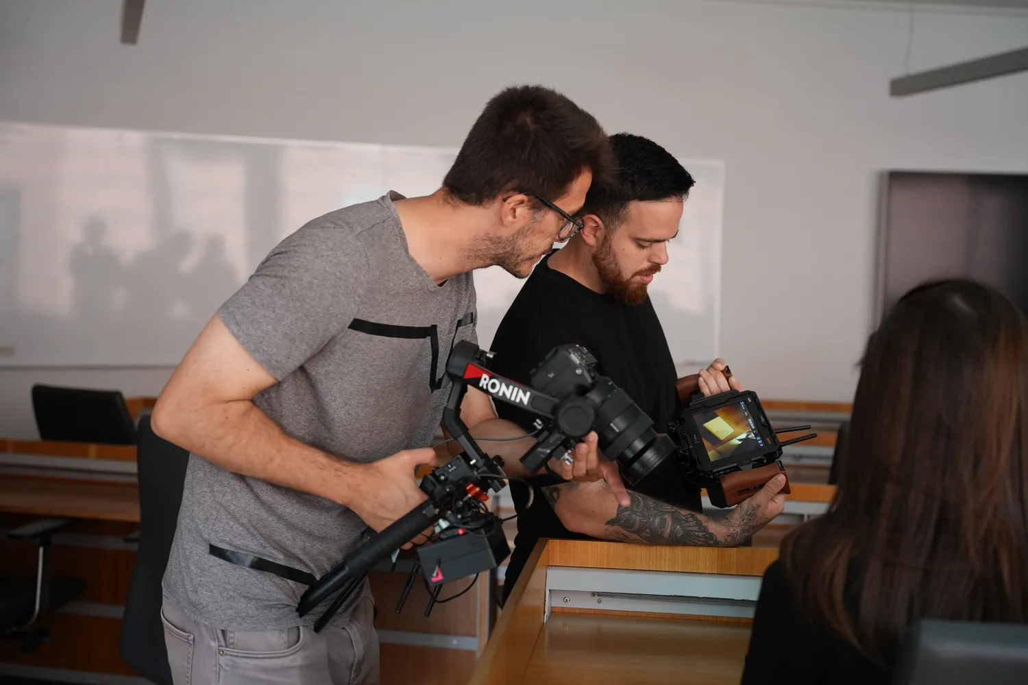 SIGNA, bastidores