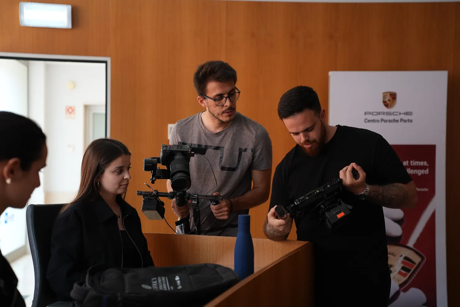 SIGNA, bastidores